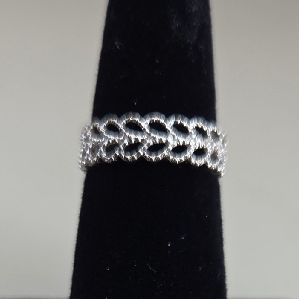 Silver Tone Stylized Lace Heart Filigree 3mm Band Ring Openwork Size 6.5 0426